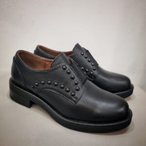 CAF&egrave;NOIR - Derby easy fit in pelle con borchie